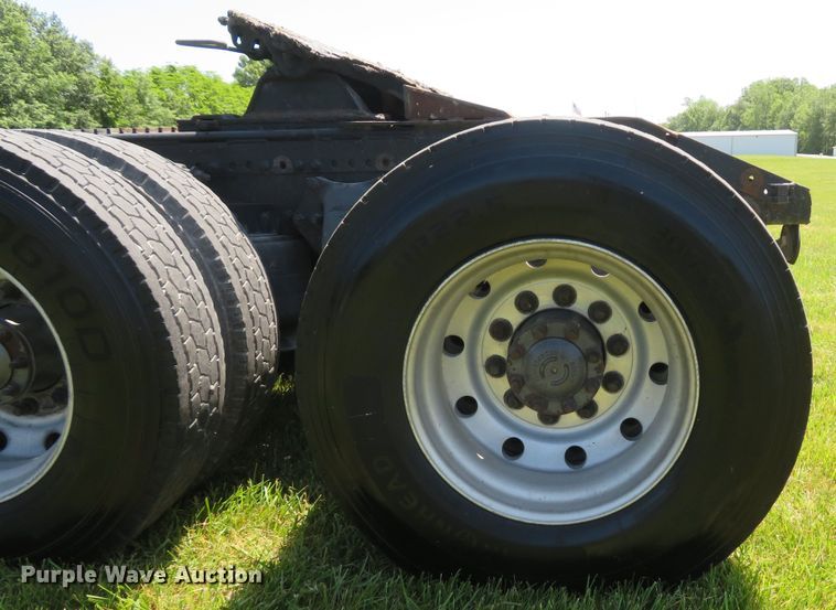 image for item FB9848 2000 Freightliner FLD120  semi truck