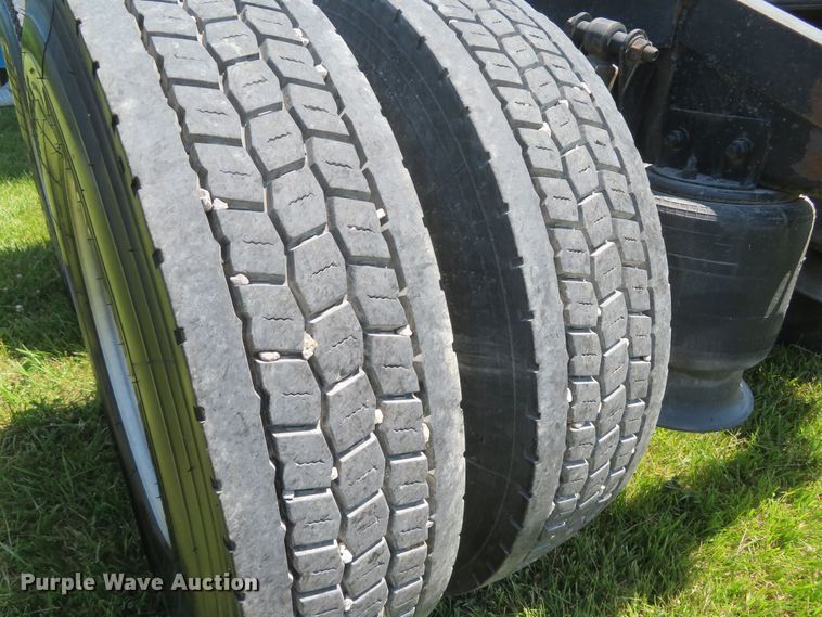 image for item FB9848 2000 Freightliner FLD120  semi truck