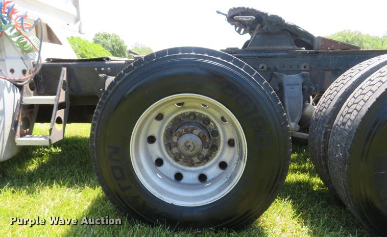 image for item FB9848 2000 Freightliner FLD120  semi truck