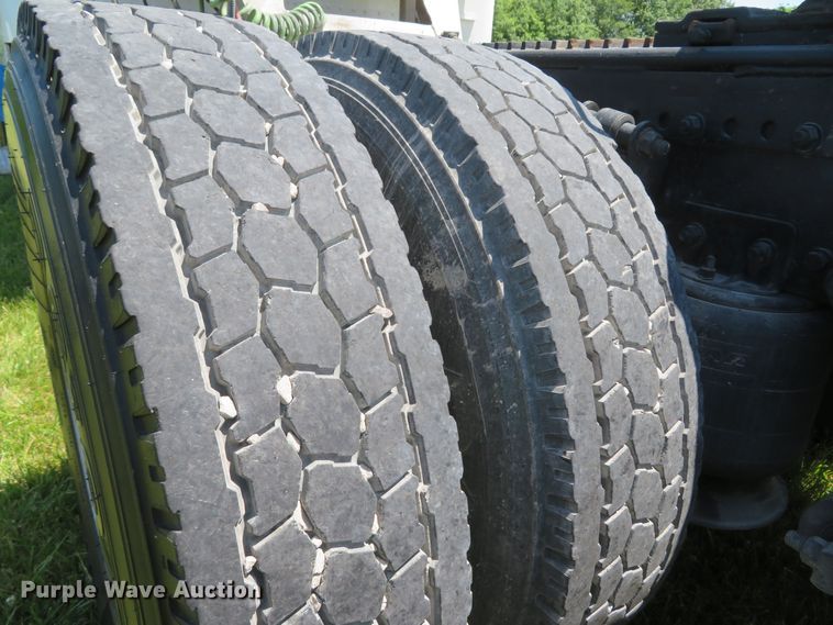 image for item FB9848 2000 Freightliner FLD120  semi truck