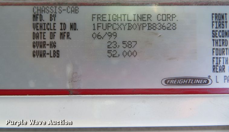 image for item FB9848 2000 Freightliner FLD120  semi truck