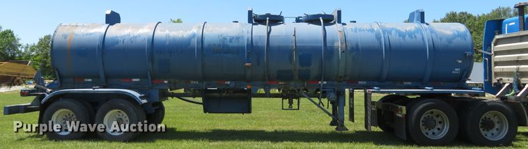image for item FB9849 1981 Gray Tanker  tank trailer