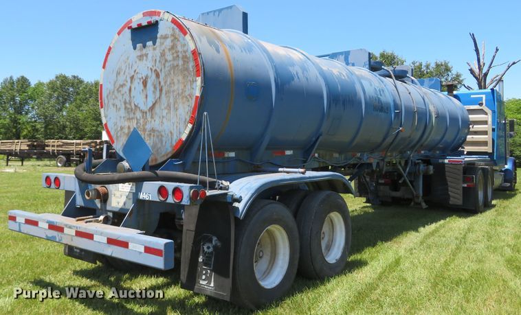 image for item FB9849 1981 Gray Tanker  tank trailer