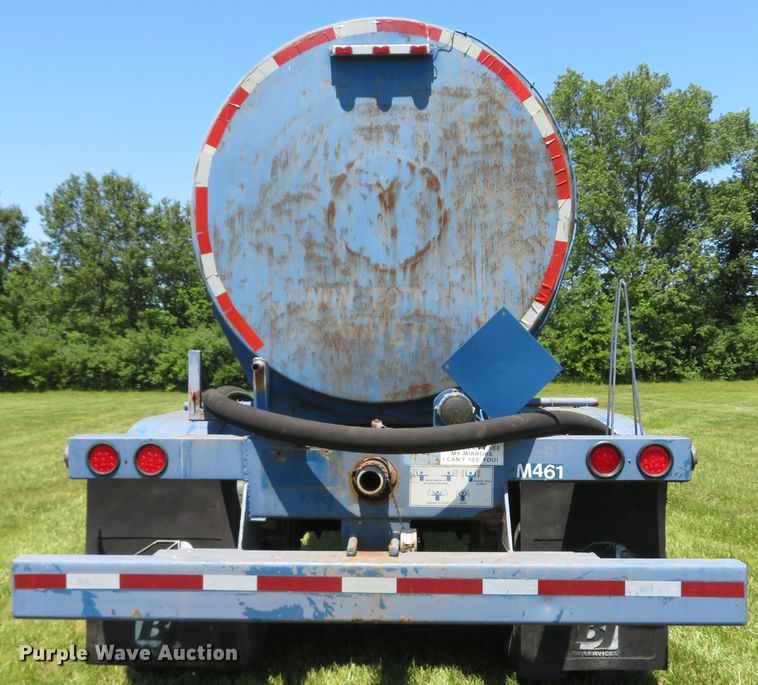 image for item FB9849 1981 Gray Tanker  tank trailer