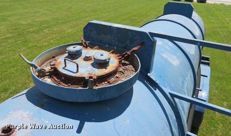 image for item FB9849 1981 Gray Tanker  tank trailer