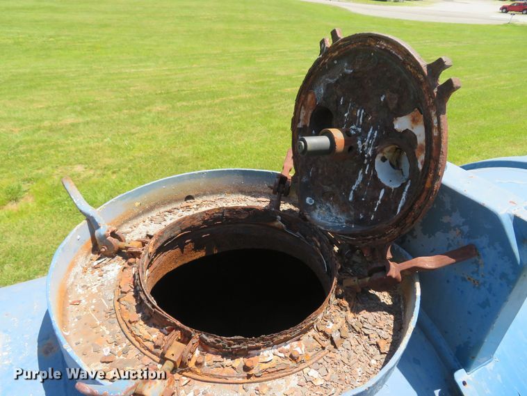 image for item FB9849 1981 Gray Tanker  tank trailer