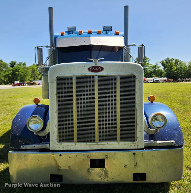 image for item FB9850 2003 Peterbilt 379  semi truck
