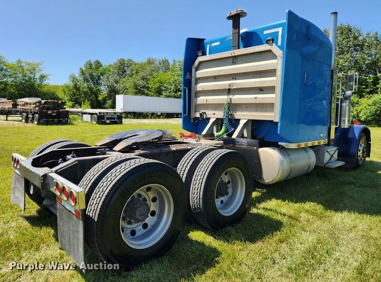 image for item FB9850 2003 Peterbilt 379  semi truck