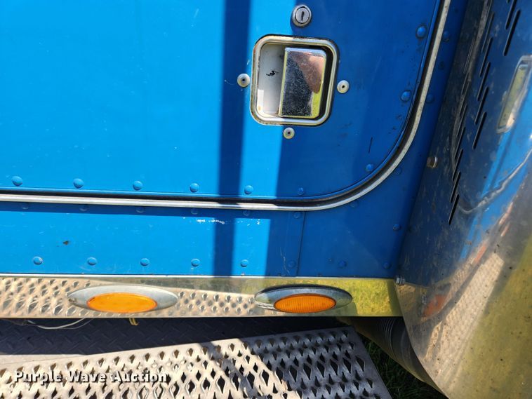 image for item FB9850 2003 Peterbilt 379  semi truck