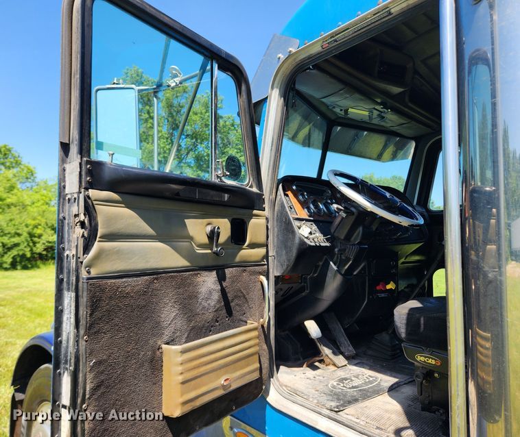 image for item FB9850 2003 Peterbilt 379  semi truck