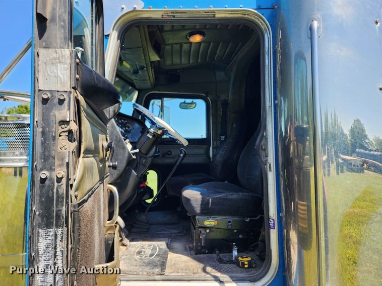 image for item FB9850 2003 Peterbilt 379  semi truck