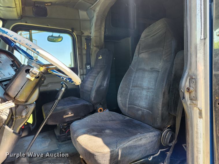 image for item FB9850 2003 Peterbilt 379  semi truck