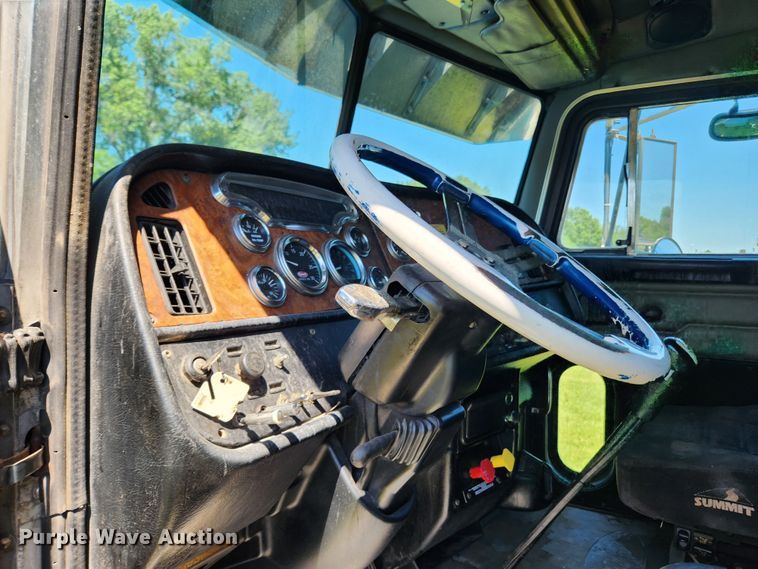 image for item FB9850 2003 Peterbilt 379  semi truck