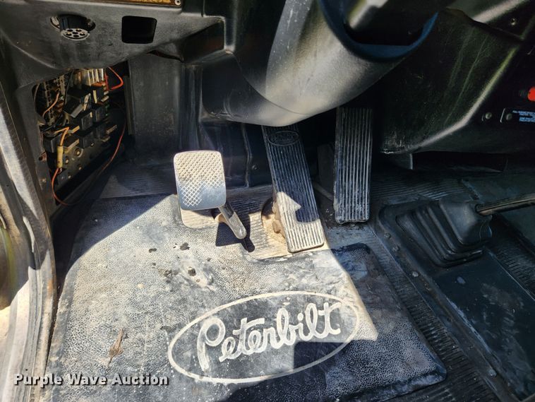 image for item FB9850 2003 Peterbilt 379  semi truck