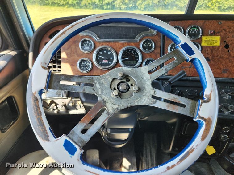 image for item FB9850 2003 Peterbilt 379  semi truck