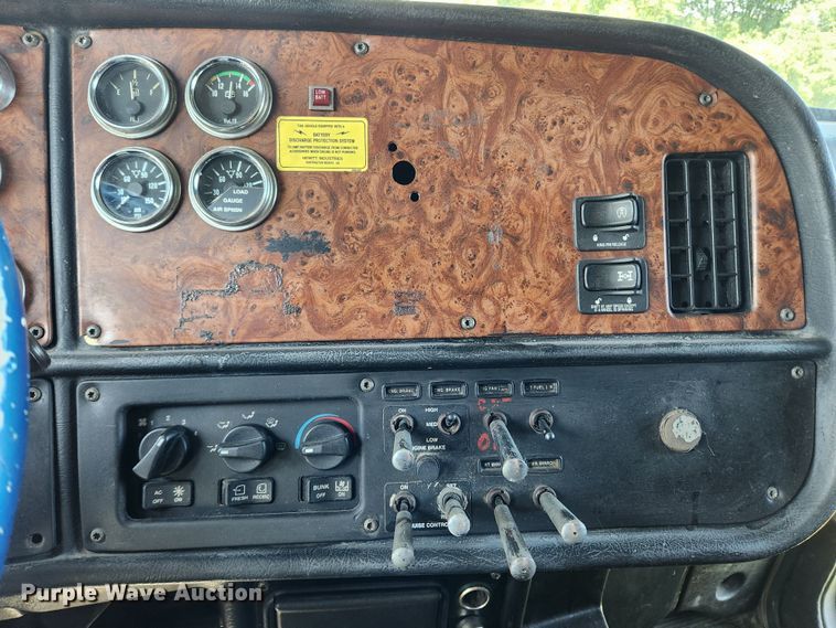 image for item FB9850 2003 Peterbilt 379  semi truck