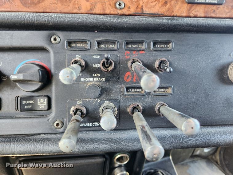 image for item FB9850 2003 Peterbilt 379  semi truck