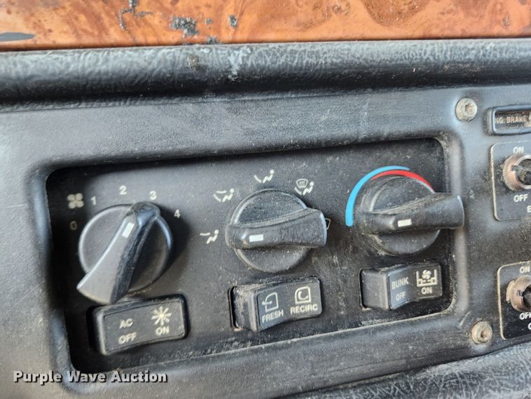 image for item FB9850 2003 Peterbilt 379  semi truck