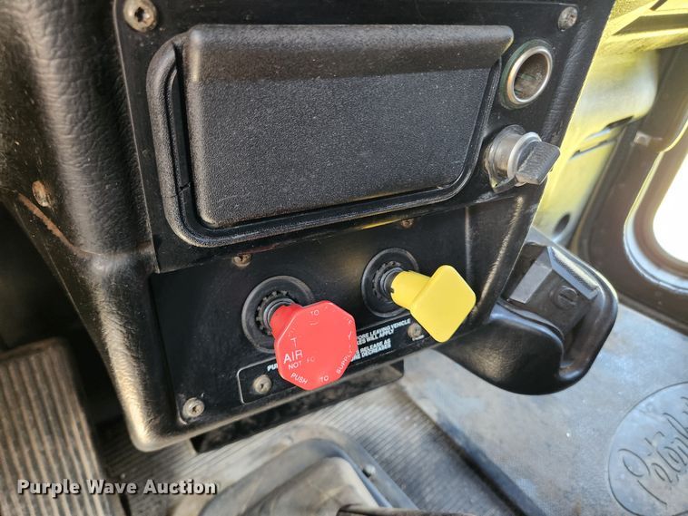 image for item FB9850 2003 Peterbilt 379  semi truck