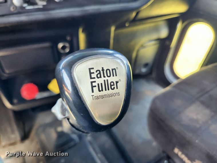 image for item FB9850 2003 Peterbilt 379  semi truck