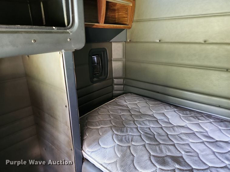 image for item FB9850 2003 Peterbilt 379  semi truck