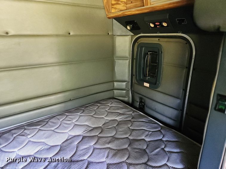 image for item FB9850 2003 Peterbilt 379  semi truck