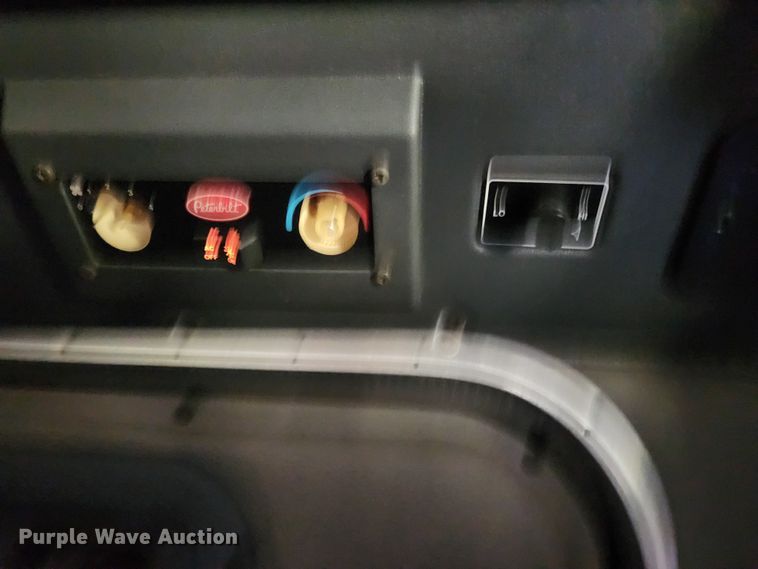 image for item FB9850 2003 Peterbilt 379  semi truck