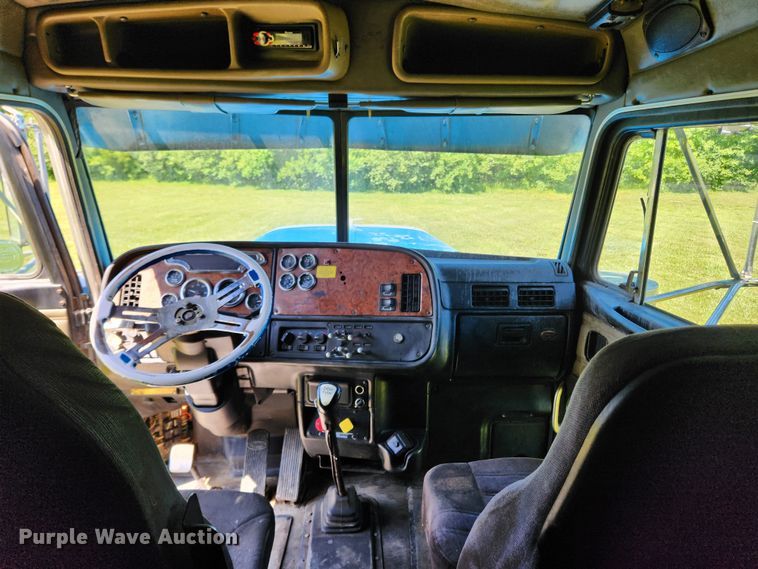 image for item FB9850 2003 Peterbilt 379  semi truck