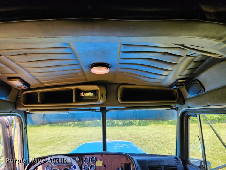 image for item FB9850 2003 Peterbilt 379  semi truck