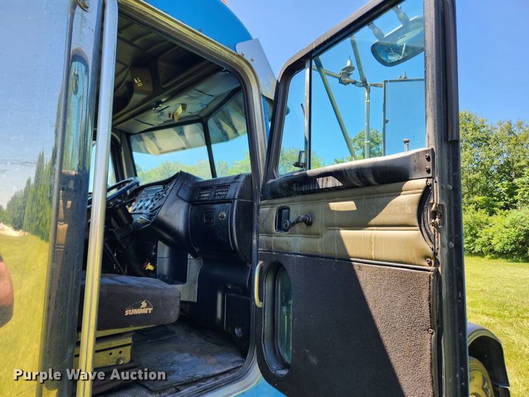 image for item FB9850 2003 Peterbilt 379  semi truck