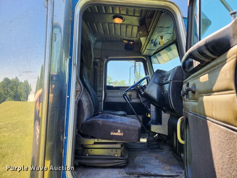 image for item FB9850 2003 Peterbilt 379  semi truck