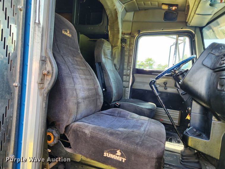 image for item FB9850 2003 Peterbilt 379  semi truck