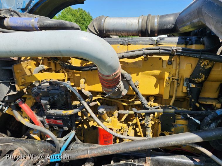 image for item FB9850 2003 Peterbilt 379  semi truck