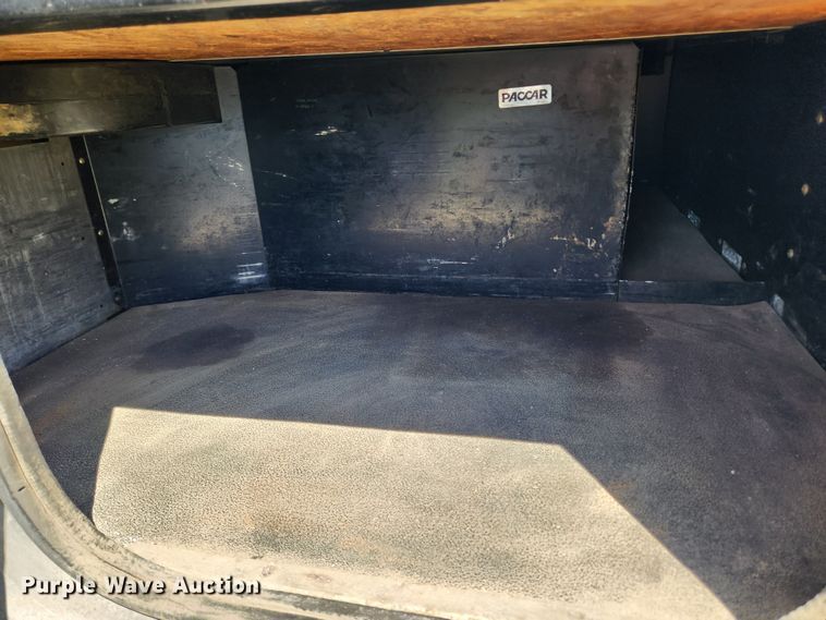 image for item FB9850 2003 Peterbilt 379  semi truck