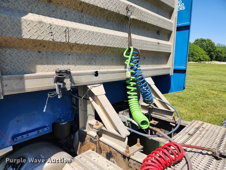 image for item FB9850 2003 Peterbilt 379  semi truck