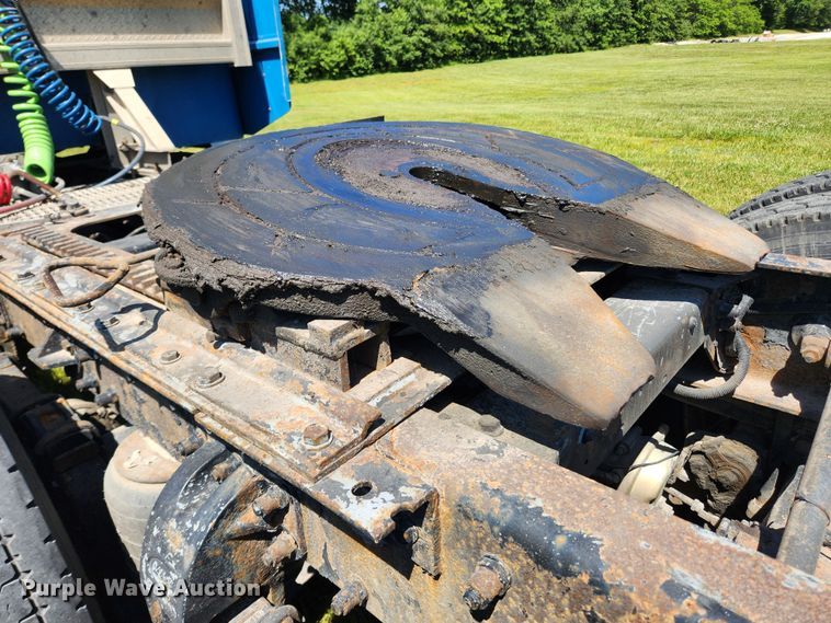 image for item FB9850 2003 Peterbilt 379  semi truck