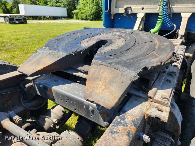 image for item FB9850 2003 Peterbilt 379  semi truck