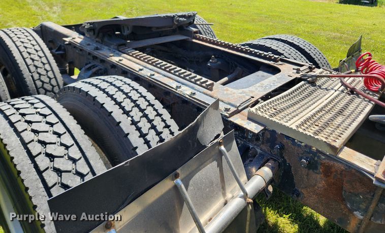 image for item FB9850 2003 Peterbilt 379  semi truck