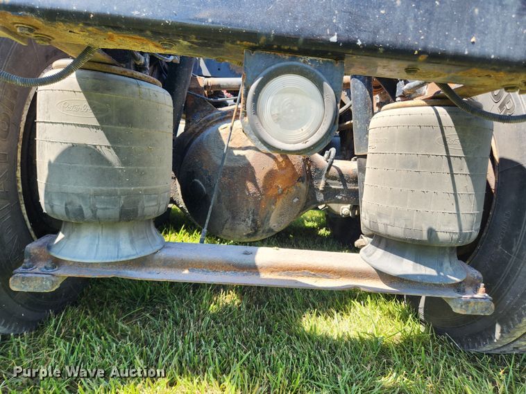 image for item FB9850 2003 Peterbilt 379  semi truck