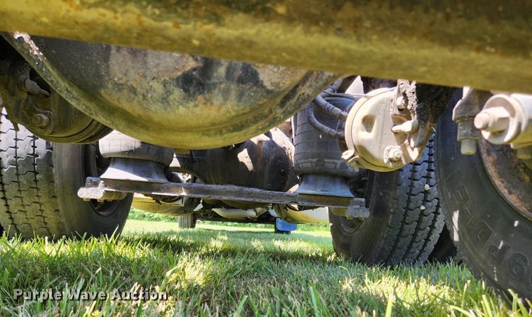 image for item FB9850 2003 Peterbilt 379  semi truck