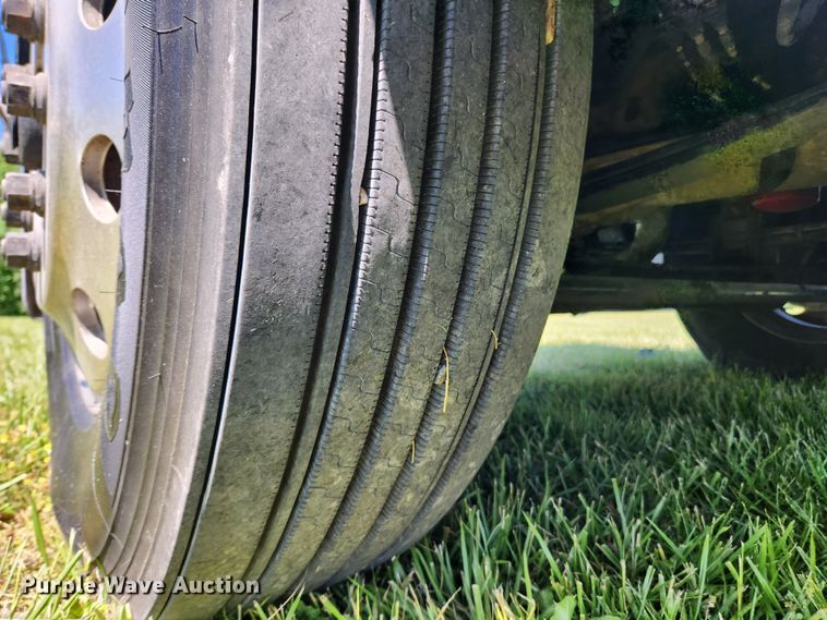 image for item FB9850 2003 Peterbilt 379  semi truck