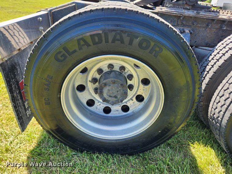 image for item FB9850 2003 Peterbilt 379  semi truck