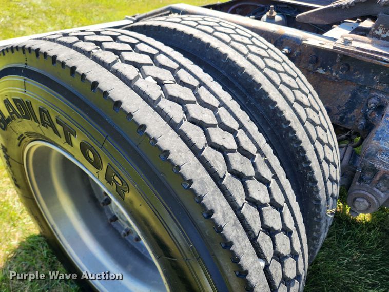 image for item FB9850 2003 Peterbilt 379  semi truck