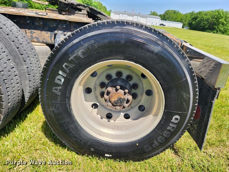 image for item FB9850 2003 Peterbilt 379  semi truck