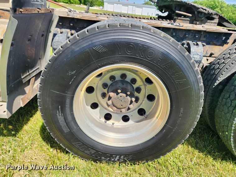 image for item FB9850 2003 Peterbilt 379  semi truck