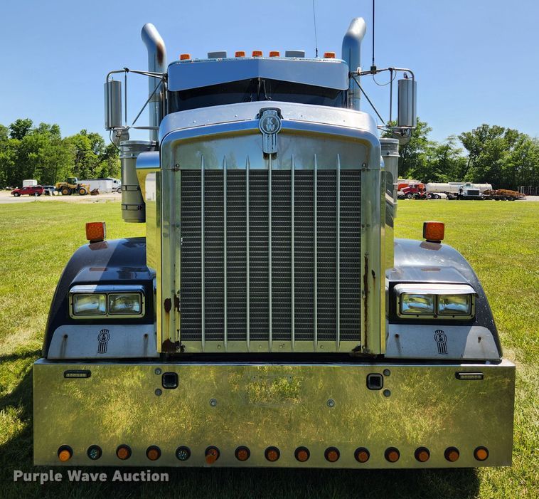 image for item FB9852 1997 Kenworth W900  semi truck