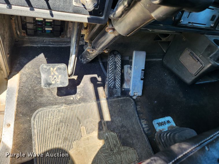 image for item FB9852 1997 Kenworth W900  semi truck