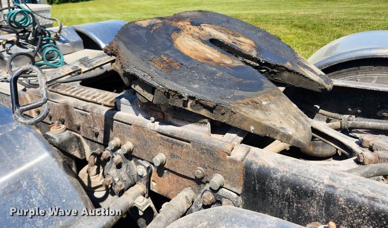 image for item FB9852 1997 Kenworth W900  semi truck