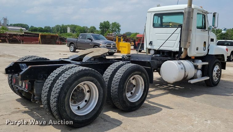 image for item JO9164 1994 Mack CH613  semi truck