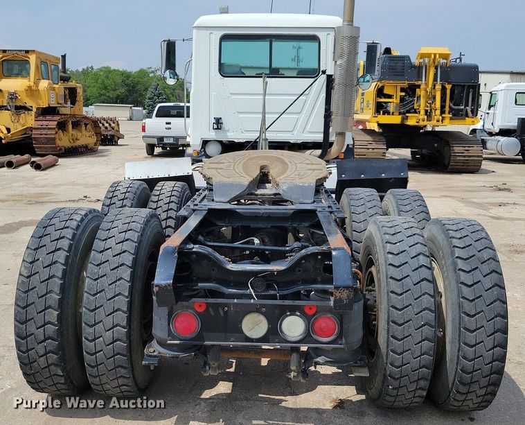image for item JO9164 1994 Mack CH613  semi truck